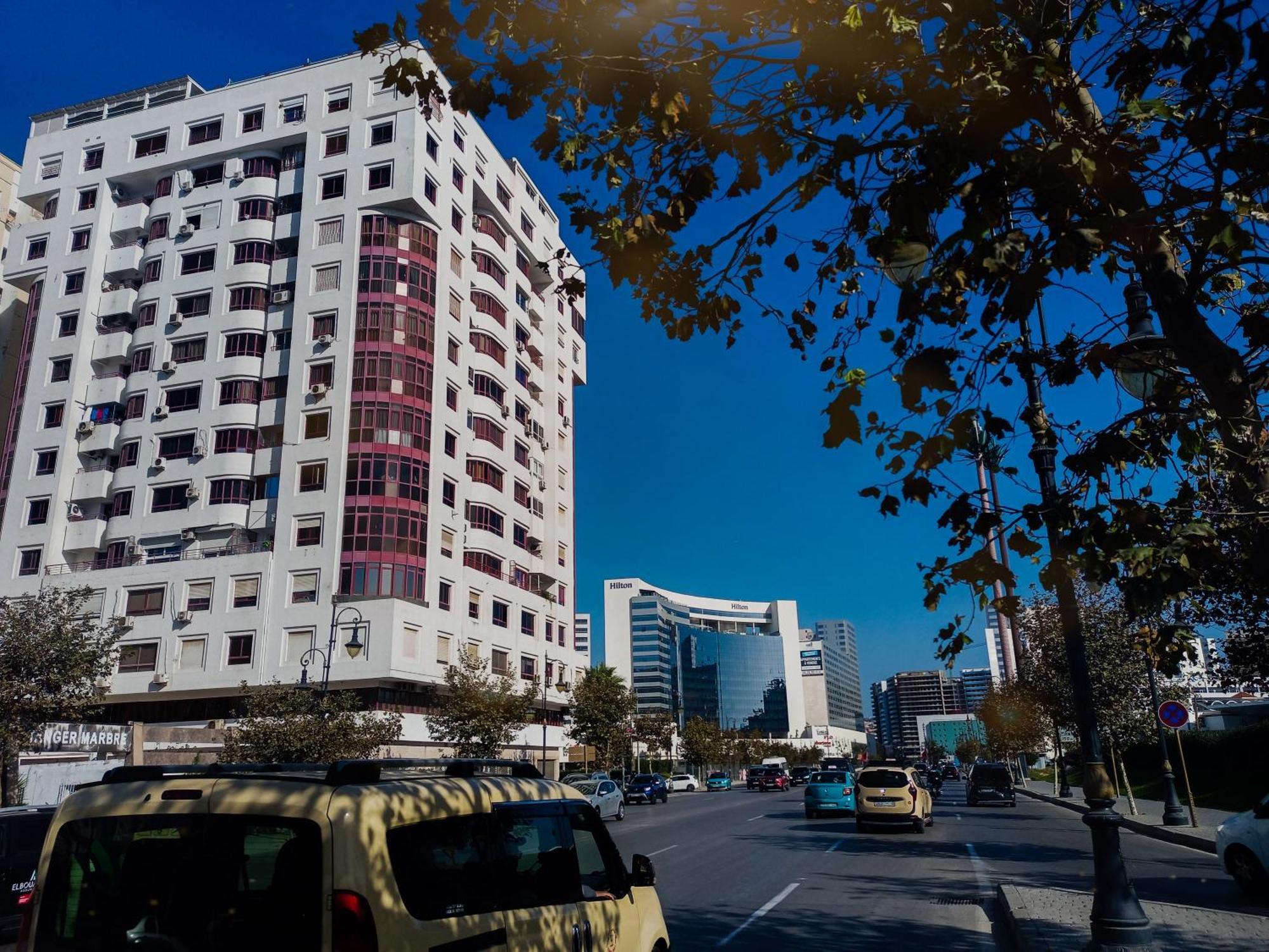 Nouveau Appartement Au Plein Centre Ville En Face Hilton & La Gare De Train Tgv M2 Tânger Exterior foto